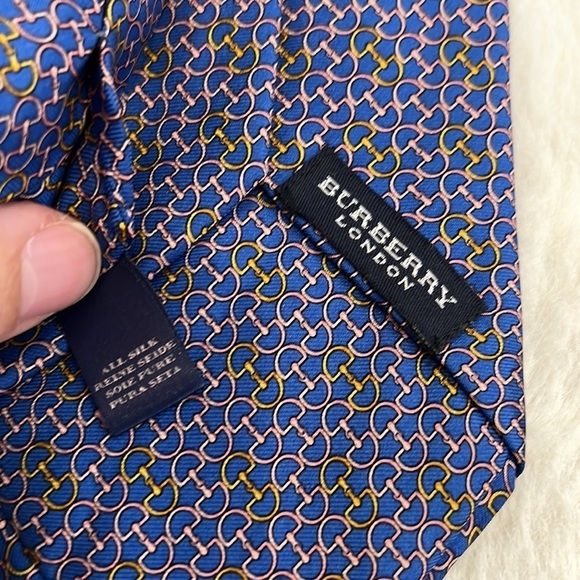 Burberry silk tie blue with pink and gold D ring design - Picture 5 of 9
